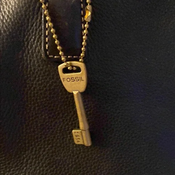 Fossil Elegant Black Leather Handbag - Picture 2 of 15